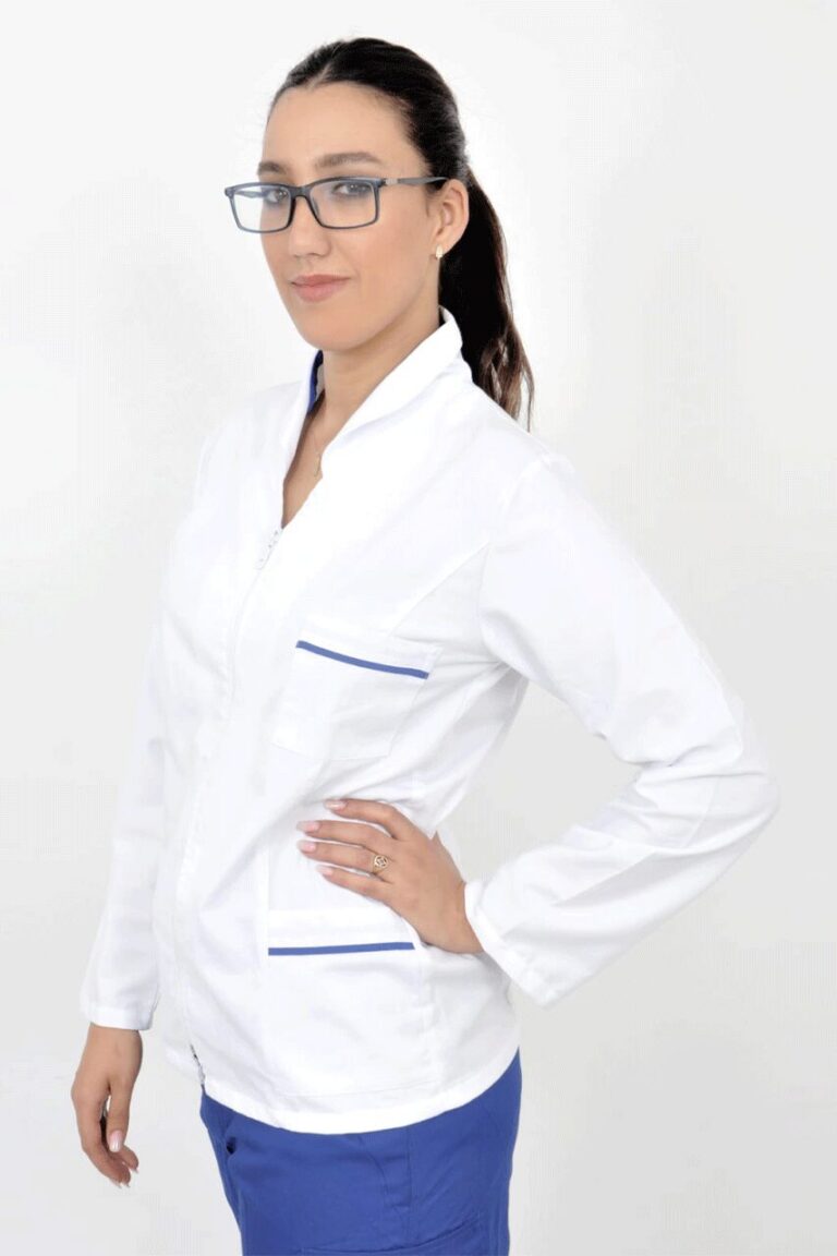 Médecin en blouse médicale blanche à poches liserées de bleu