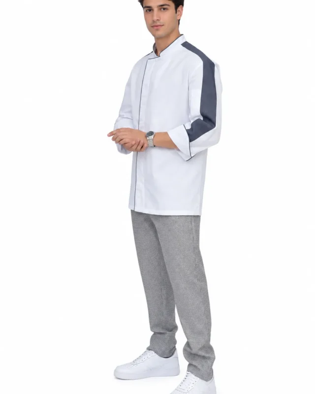 Cuisinier en veste de cuisine blanche à bande grise et pantalon pied-de-poule