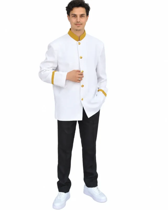 Maître d’hôtel en veste blanche à col mao et parements dorés